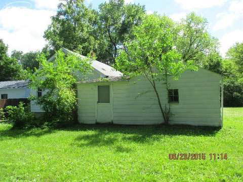 1590 Eberly Road Flint, MI 48532 - Photo 5 of 24 20442068-4.JPG