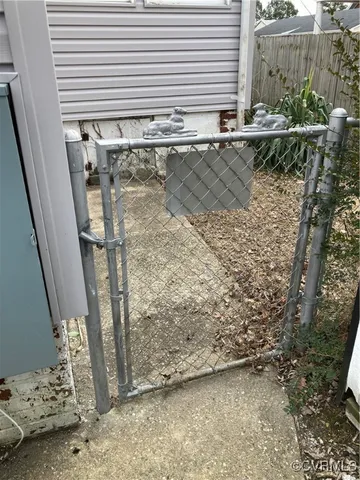 a view of a pathway with a yard