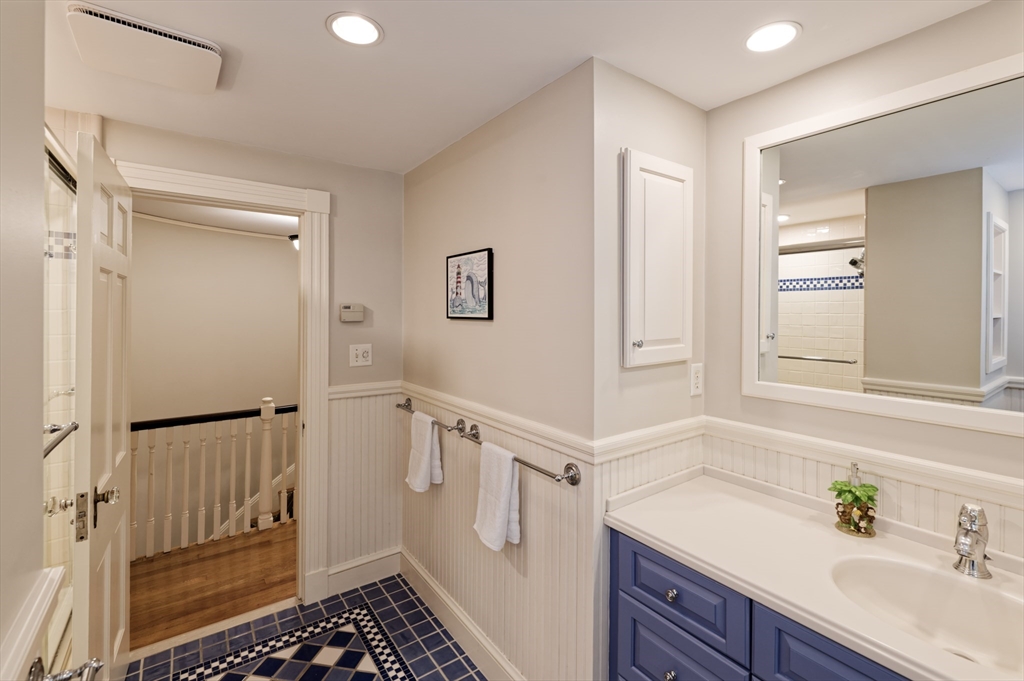 133 Arnold Road Newton, MA 02459 - Photo 10 of 42