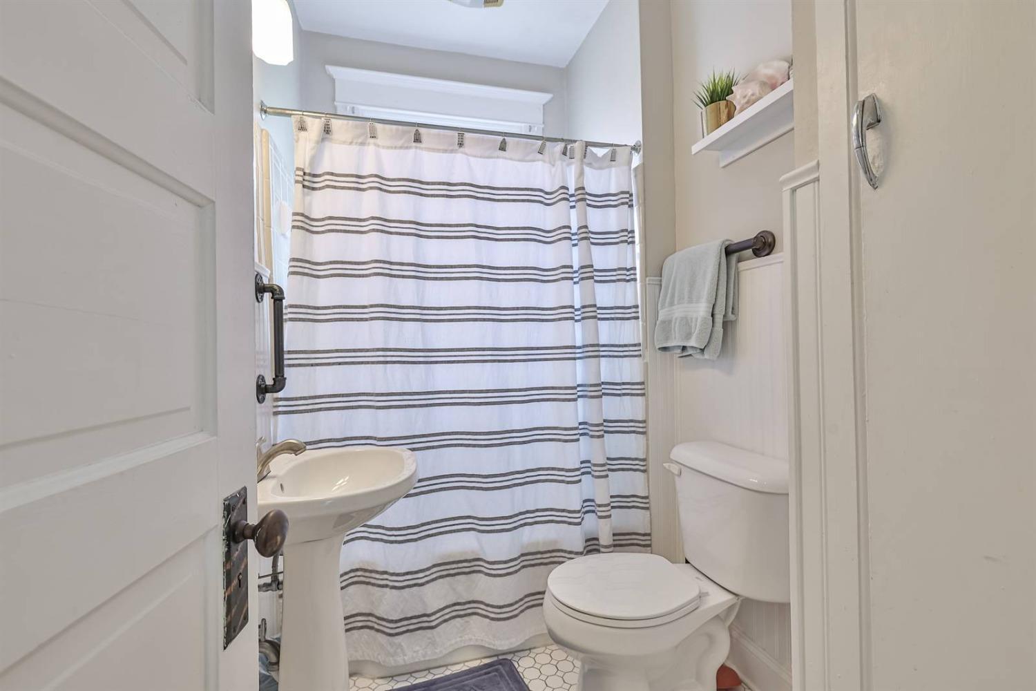 2860 Madison Road Cincinnati, OH 45209 - Photo 24 of 34 Gallery Image 24