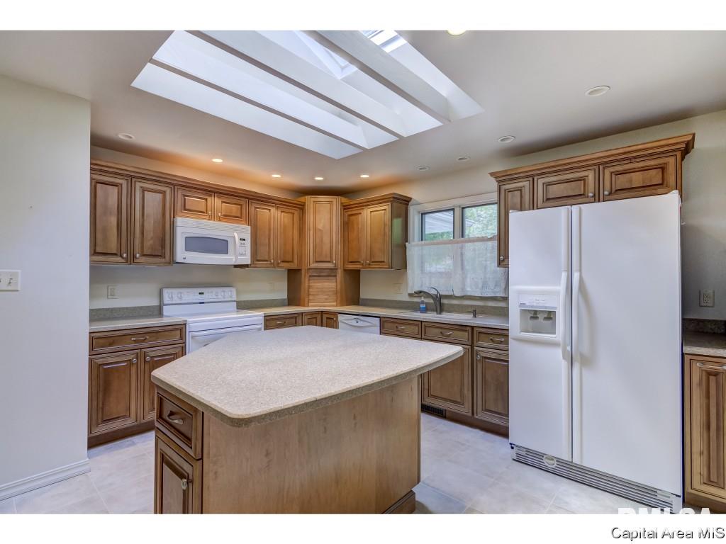 2130 Cardinal Drive Springfield, IL 62704 - Photo 15 of 36