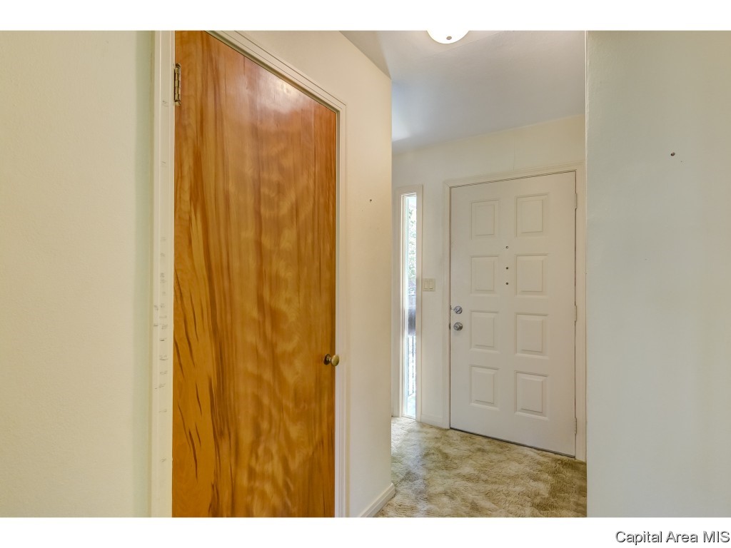 2130 Cardinal Drive Springfield, IL 62704 - Photo 3 of 36