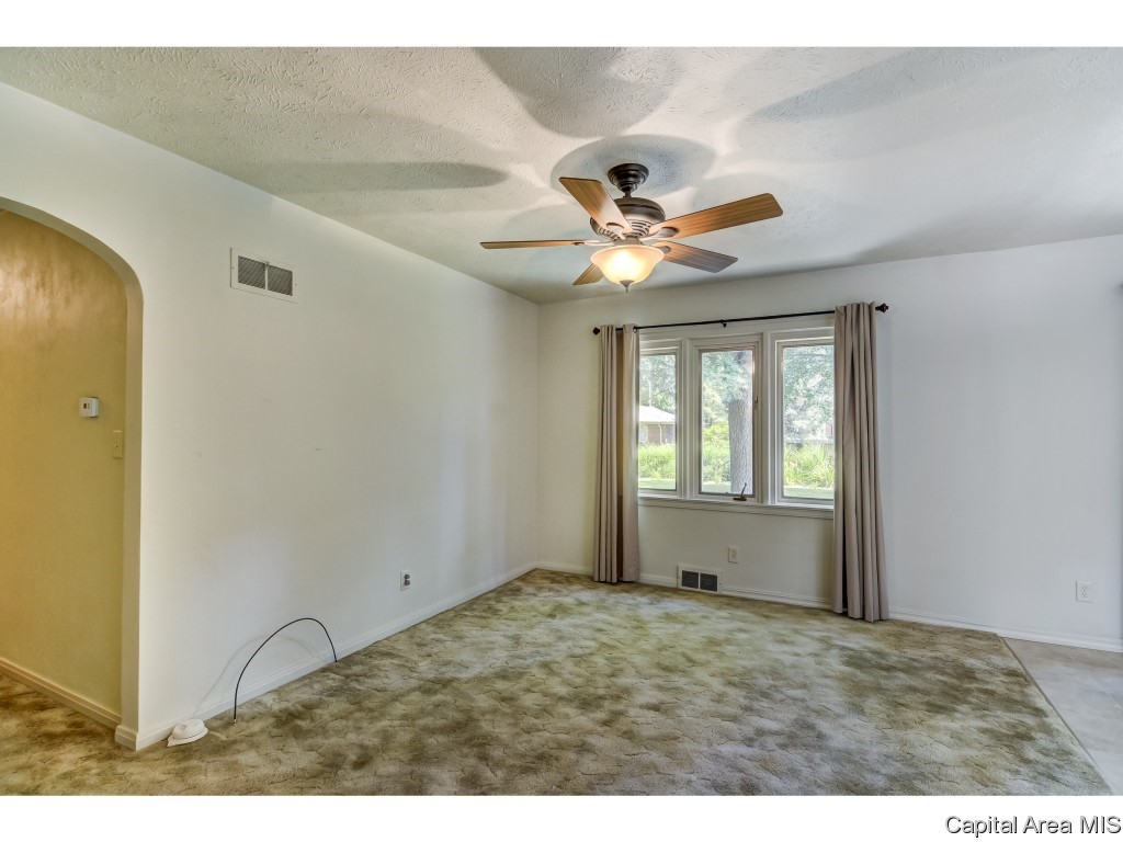 2130 Cardinal Drive Springfield, IL 62704 - Photo 7 of 36