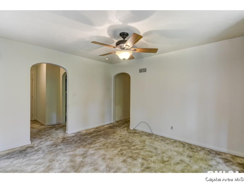 2130 Cardinal Drive Springfield, IL 62704 - Photo 8 of 36