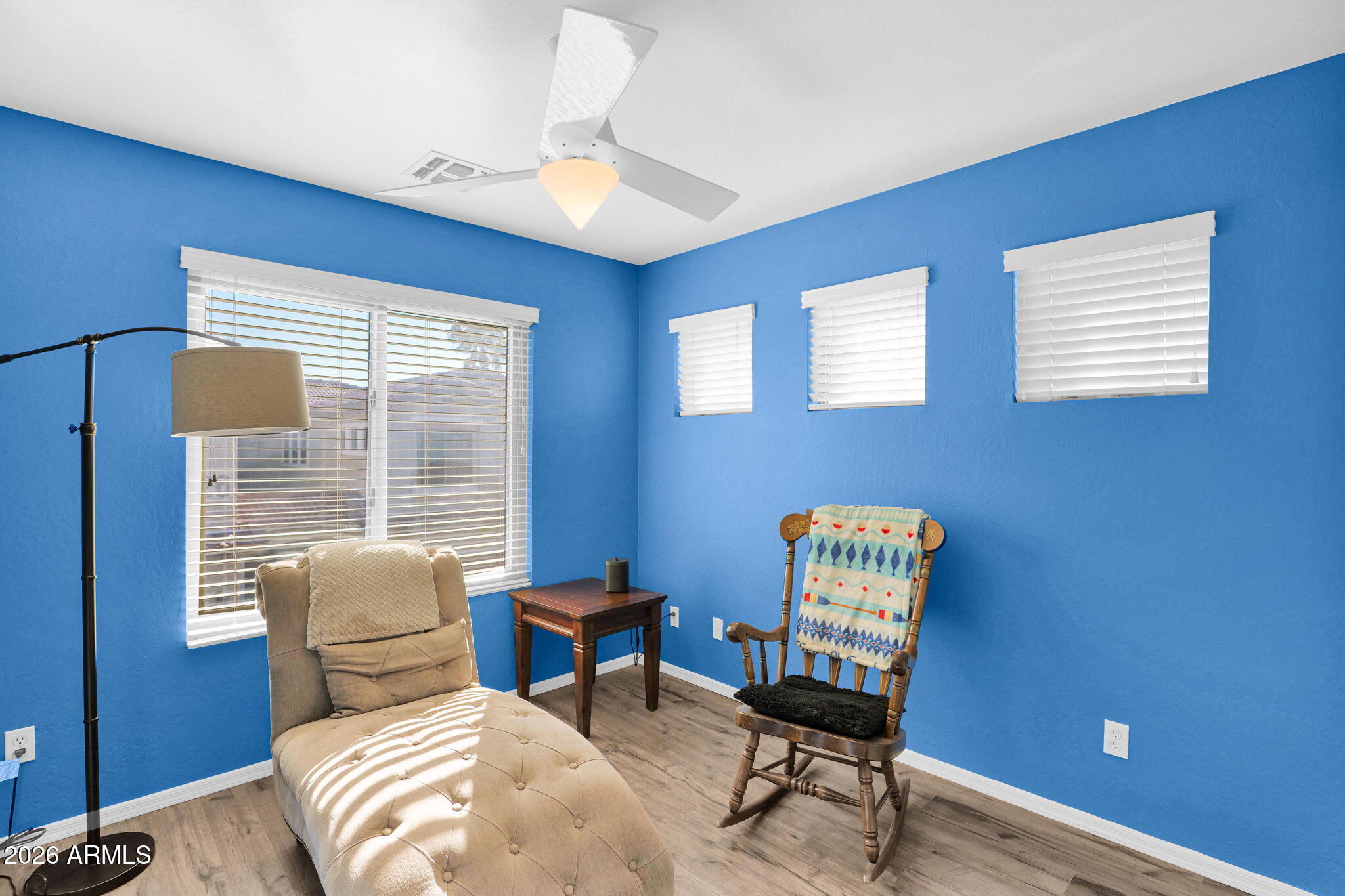 1024 East Frye Road, Unit 1092 Phoenix, AZ 85048 - Photo 27 of 35 a living room with furniture and a window