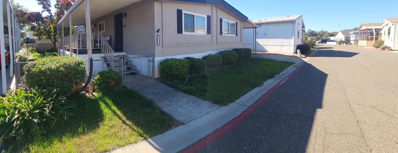 a view of a back yard of the house