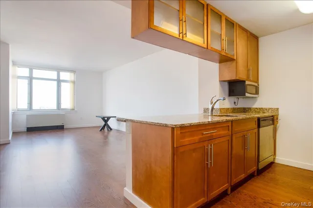 $4,000 | 40-26 College Point Boulevard, Unit PH2D | Flushing