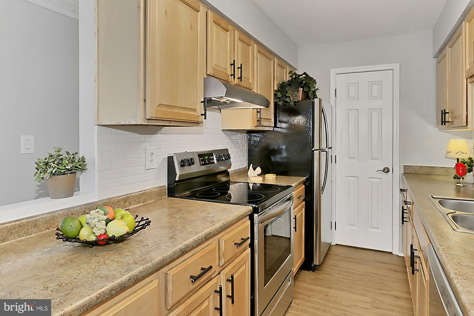 5905 Noblestown Road, Unit L Springfield, VA 22152 - Photo 14 of 49 Kitchen