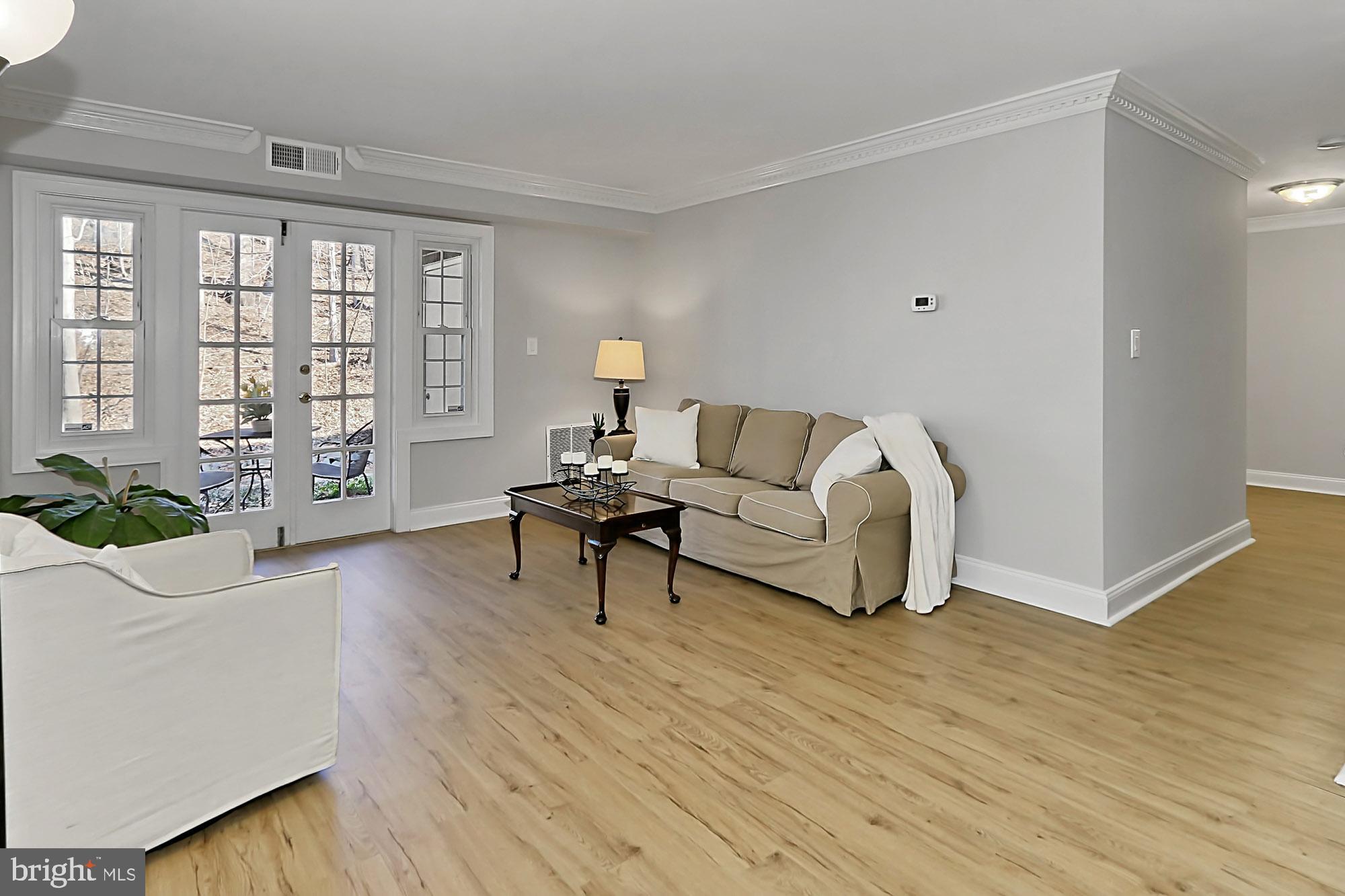 5905 Noblestown Road, Unit L Springfield, VA 22152 - Photo 8 of 49 Living room
