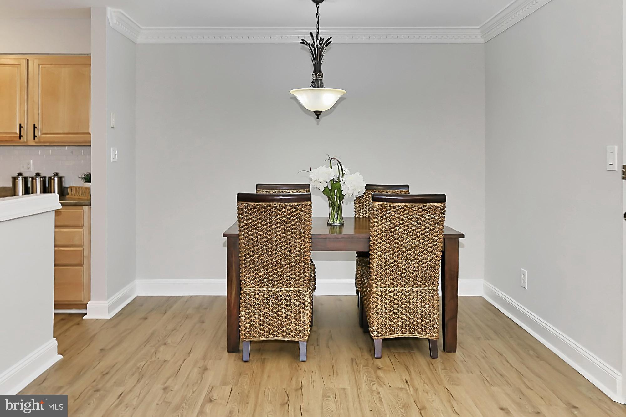 5905 Noblestown Road, Unit L Springfield, VA 22152 - Photo 10 of 49 Dining area