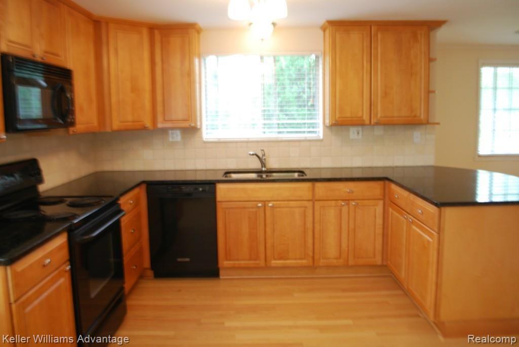 29740 Pipers Lane Farmington, MI 48334 - Photo 10 of 42