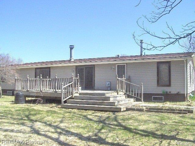 3021 Laura Lane Howell, MI 48855 - Photo 2 of 4 REAR EXTERIOR W/DECK