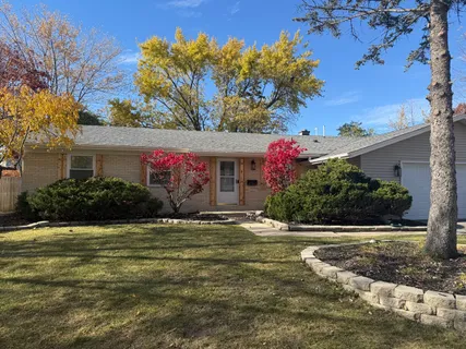 $3,800 | 4150 Williams Court, Hoffman Estates, IL 60192