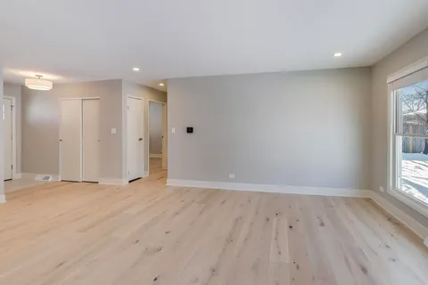 $3,800 | 4150 Williams Court, Hoffman Estates, IL 60192