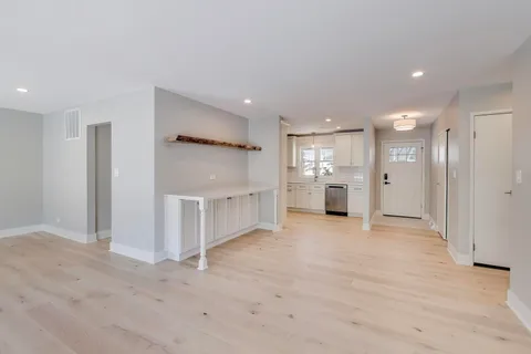 $3,800 | 4150 Williams Court, Hoffman Estates, IL 60192