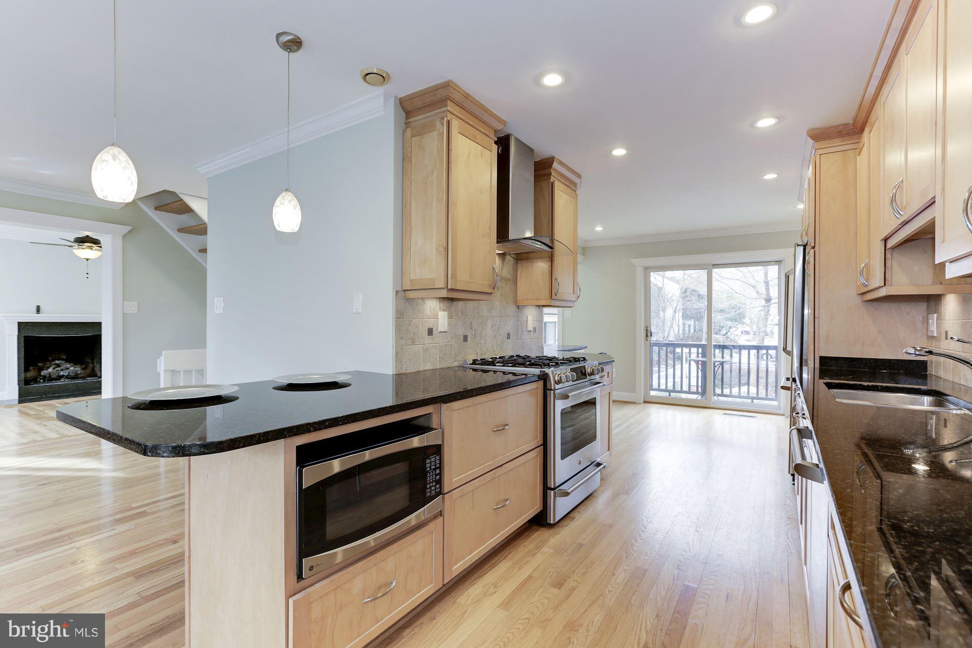 2021 Golf Course Drive Reston, VA 20191 - Photo 4 of 30 Kitchen