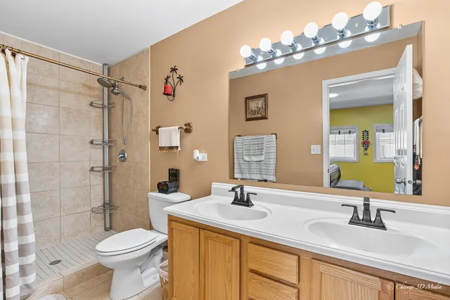 $429,000 | 183 East River Road, Unit F4, Des Plaines, IL 60016