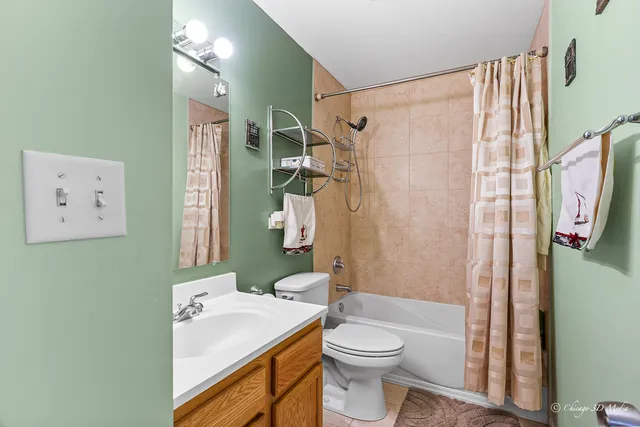 $429,000 | 183 East River Road, Unit F4, Des Plaines, IL 60016