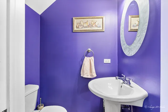 $429,000 | 183 East River Road, Unit F4, Des Plaines, IL 60016