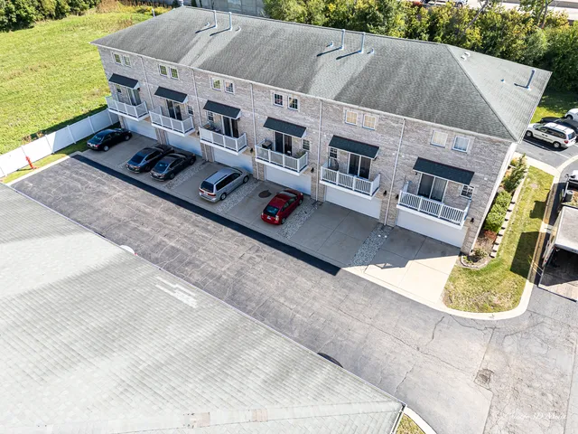 $429,000 | 183 East River Road, Unit F4, Des Plaines, IL 60016