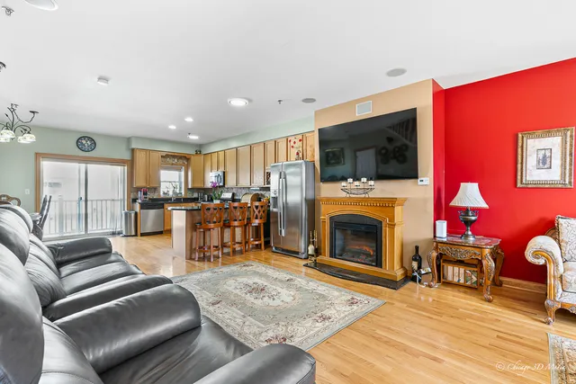 $429,000 | 183 East River Road, Unit F4, Des Plaines, IL 60016