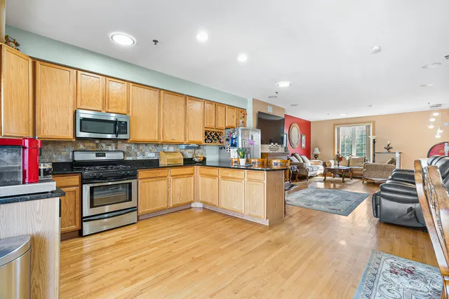 $429,000 | 183 East River Road, Unit F4, Des Plaines, IL 60016