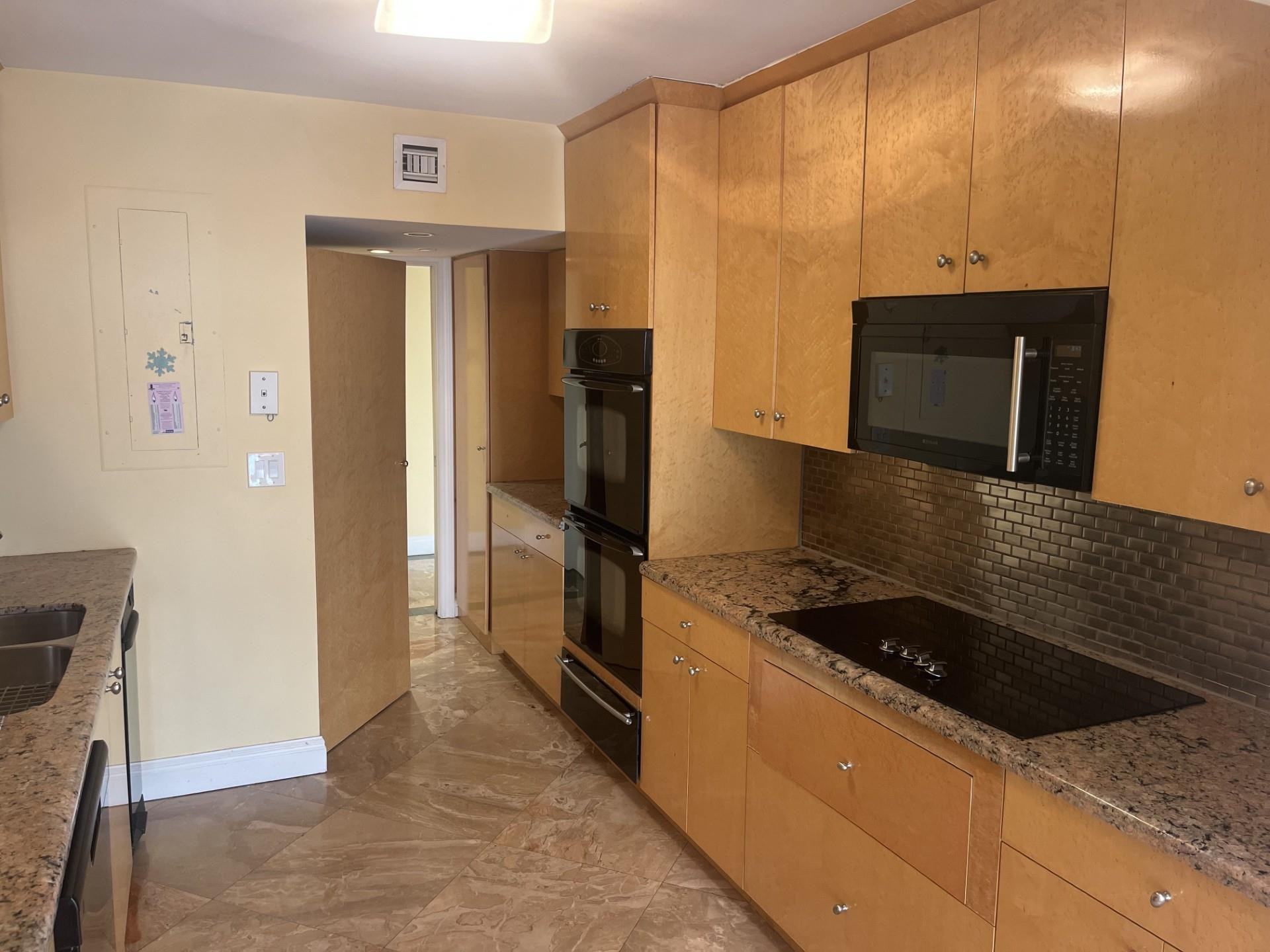 19667 Turnberry Way, Unit 4J Miami, FL 33180 - Photo 6 of 14 Photo 6