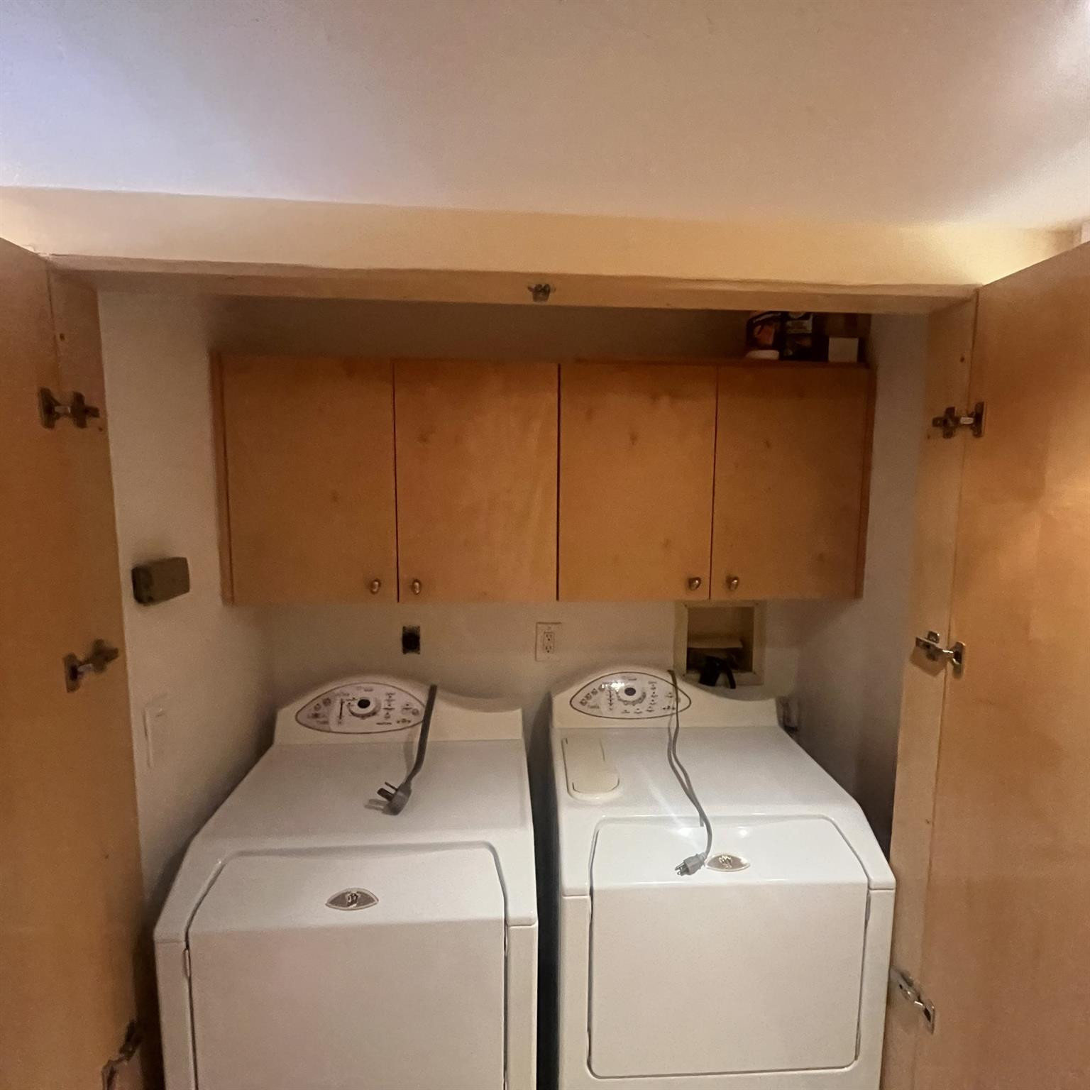 19667 Turnberry Way, Unit 4J Miami, FL 33180 - Photo 10 of 14 LAUNDRY ROOM