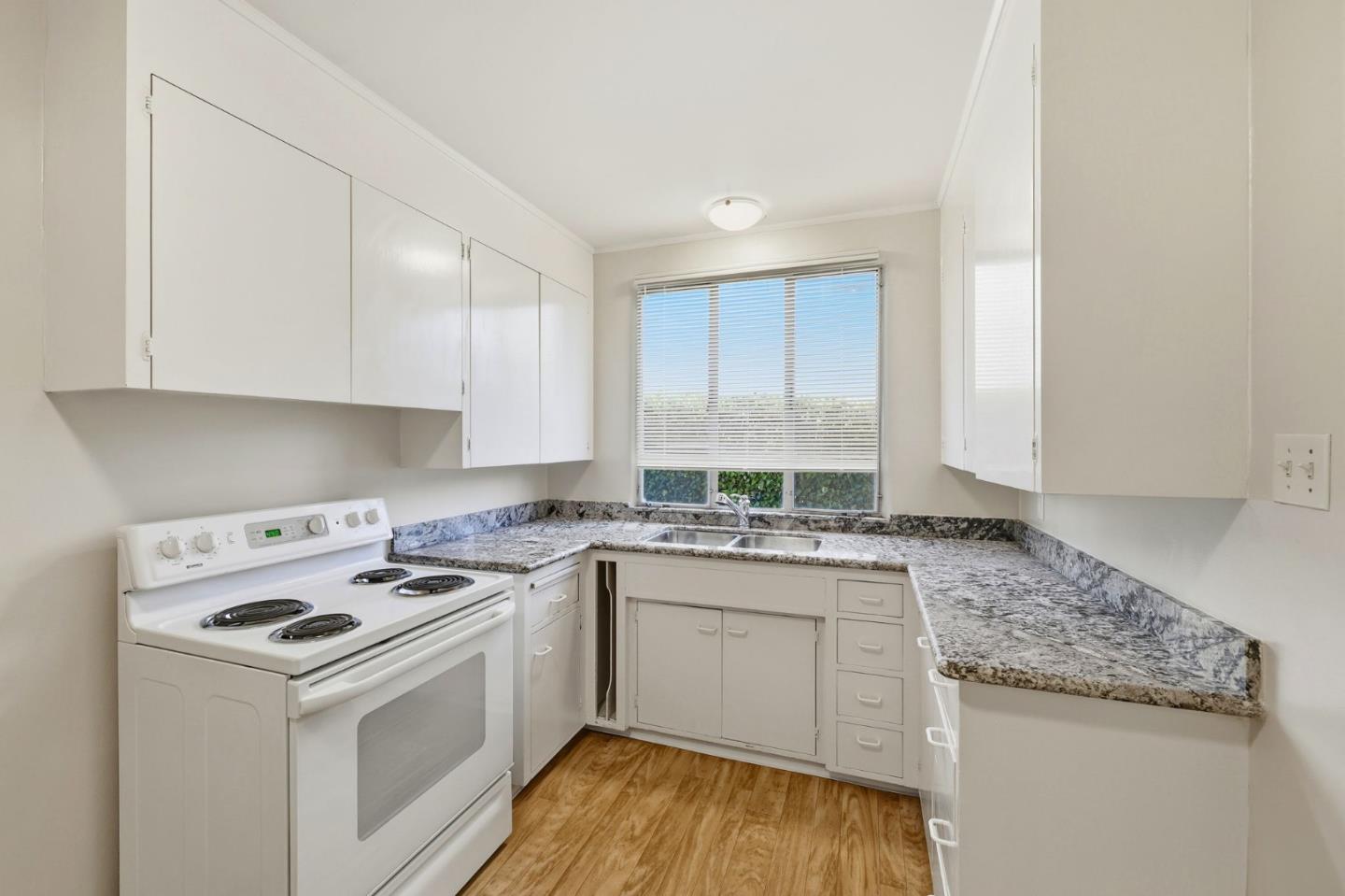 24 Baytree Way San Mateo, CA 94402 - Photo 11 of 20