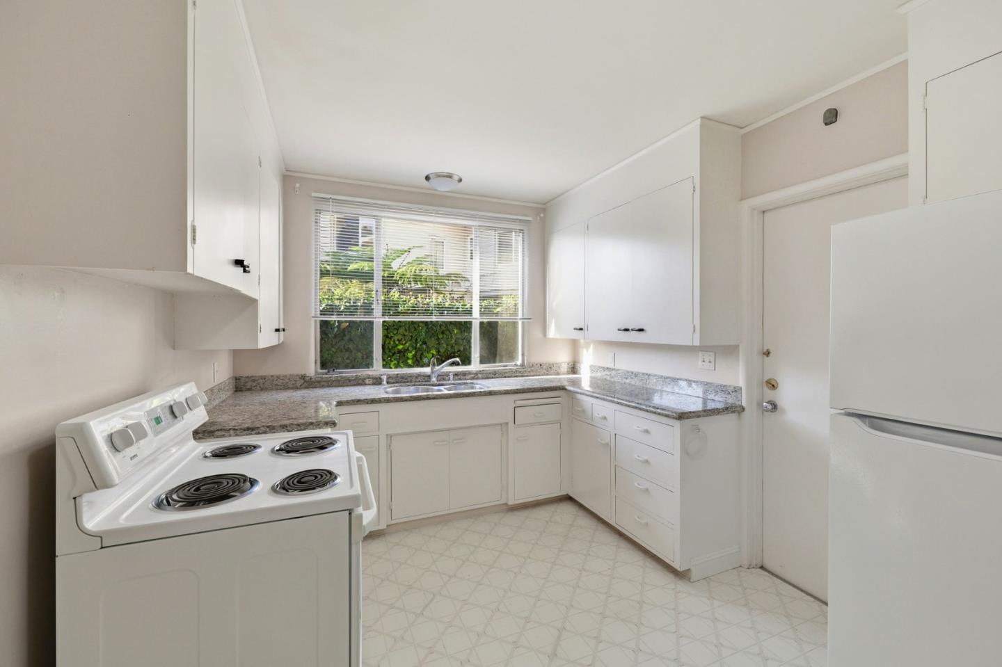 24 Baytree Way San Mateo, CA 94402 - Photo 10 of 20