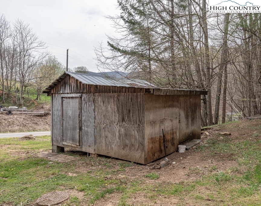 621 Trivette Hollow Road Creston, NC 28615 - Photo 38 of 43 a backyard of a house with lots of green space