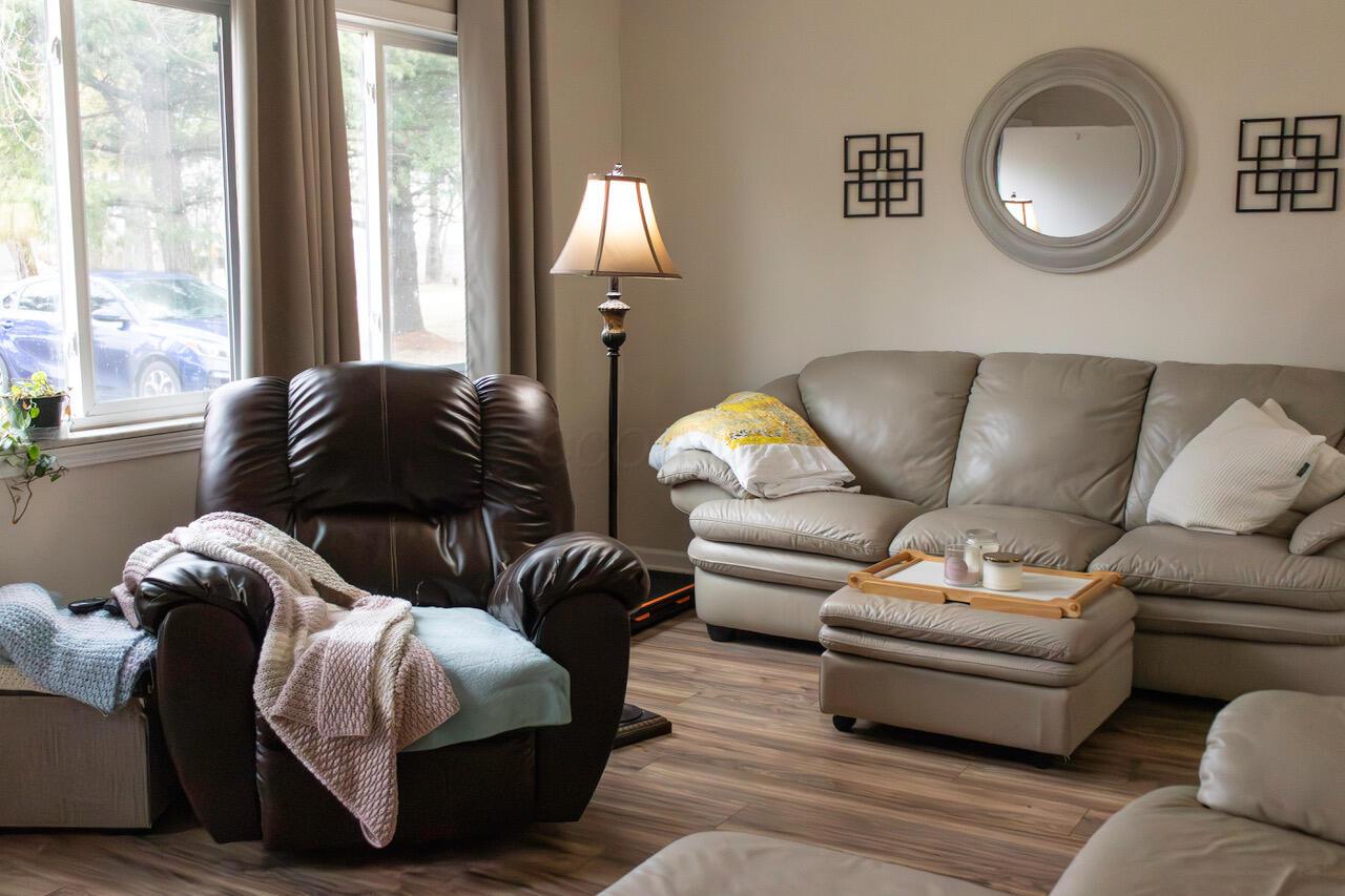 4633 Steamtown Road Ashley, OH 43003 - Photo 6 of 19 Living Room