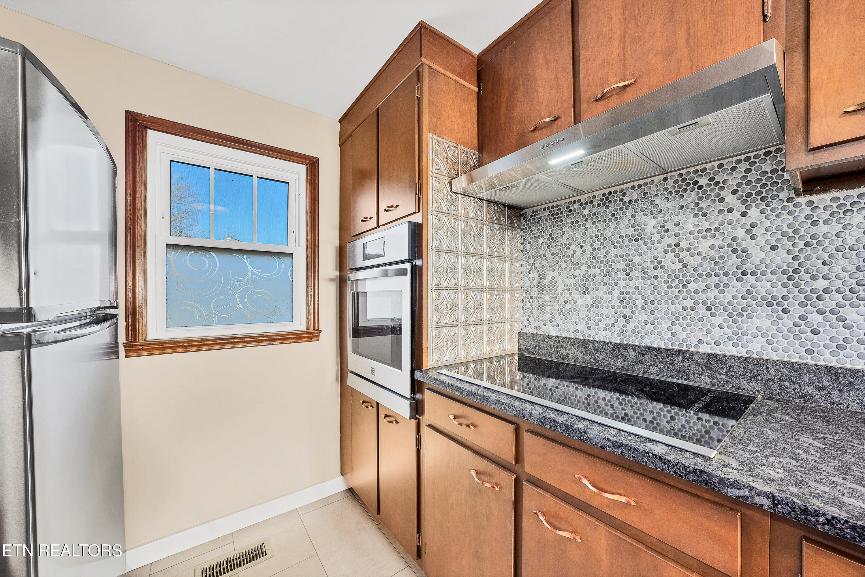 2919 Montvale Road Maryville, TN 37803 - Photo 11 of 45 NEW BUILT IN OVEN AND COOK TOP