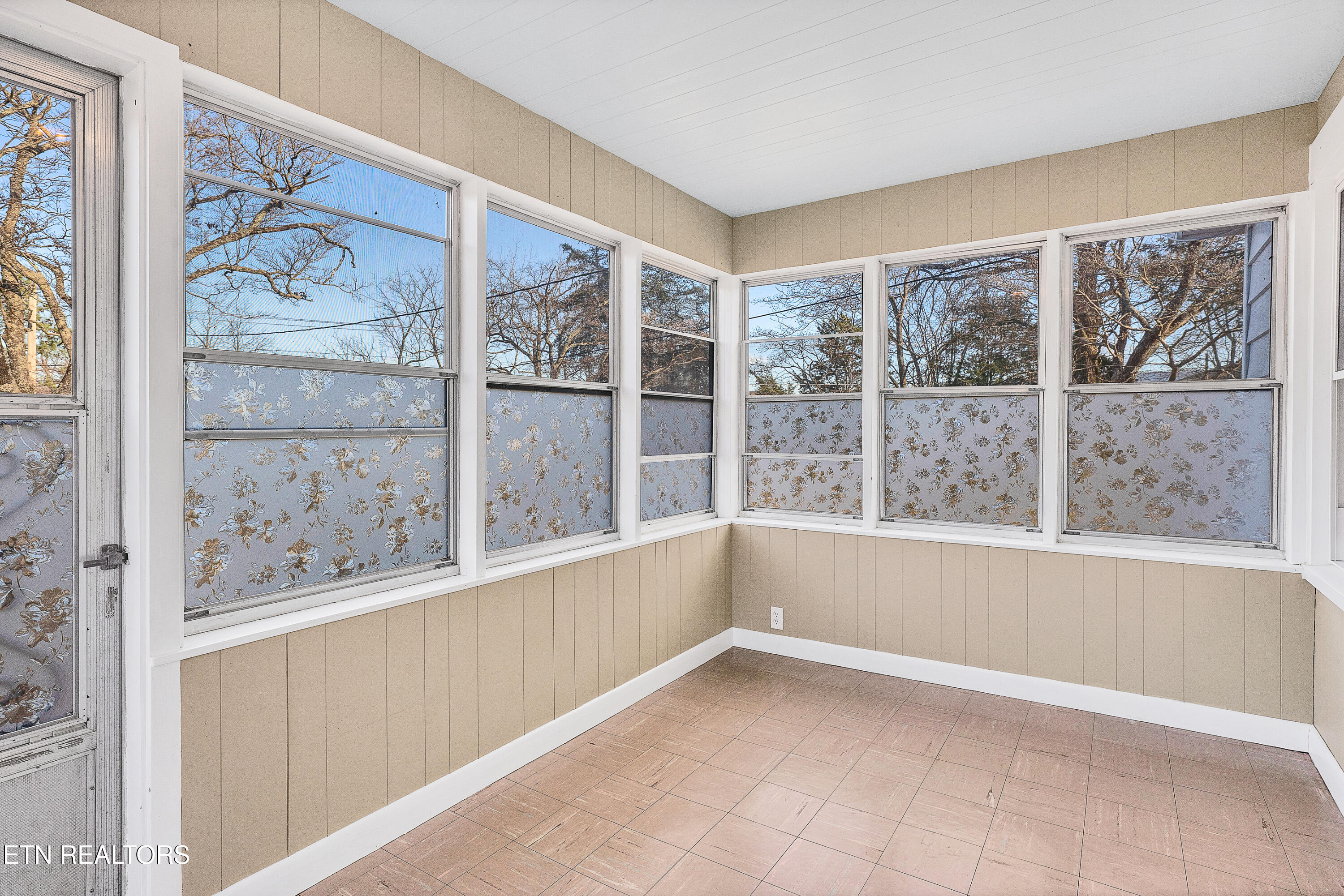 2919 Montvale Road Maryville, TN 37803 - Photo 19 of 45 SUNROOM