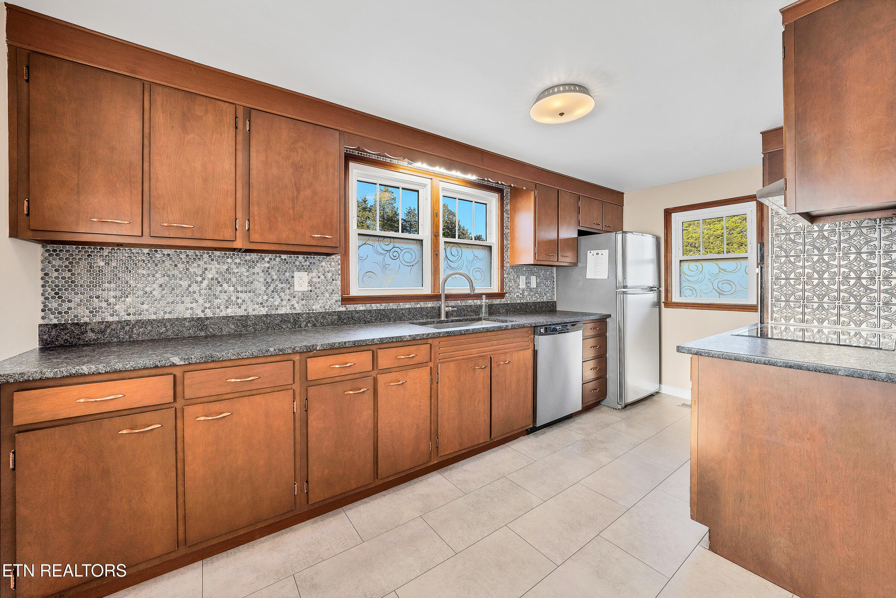 2919 Montvale Road Maryville, TN 37803 - Photo 7 of 45 LEATHERED GRANITE COUNTERTOPS