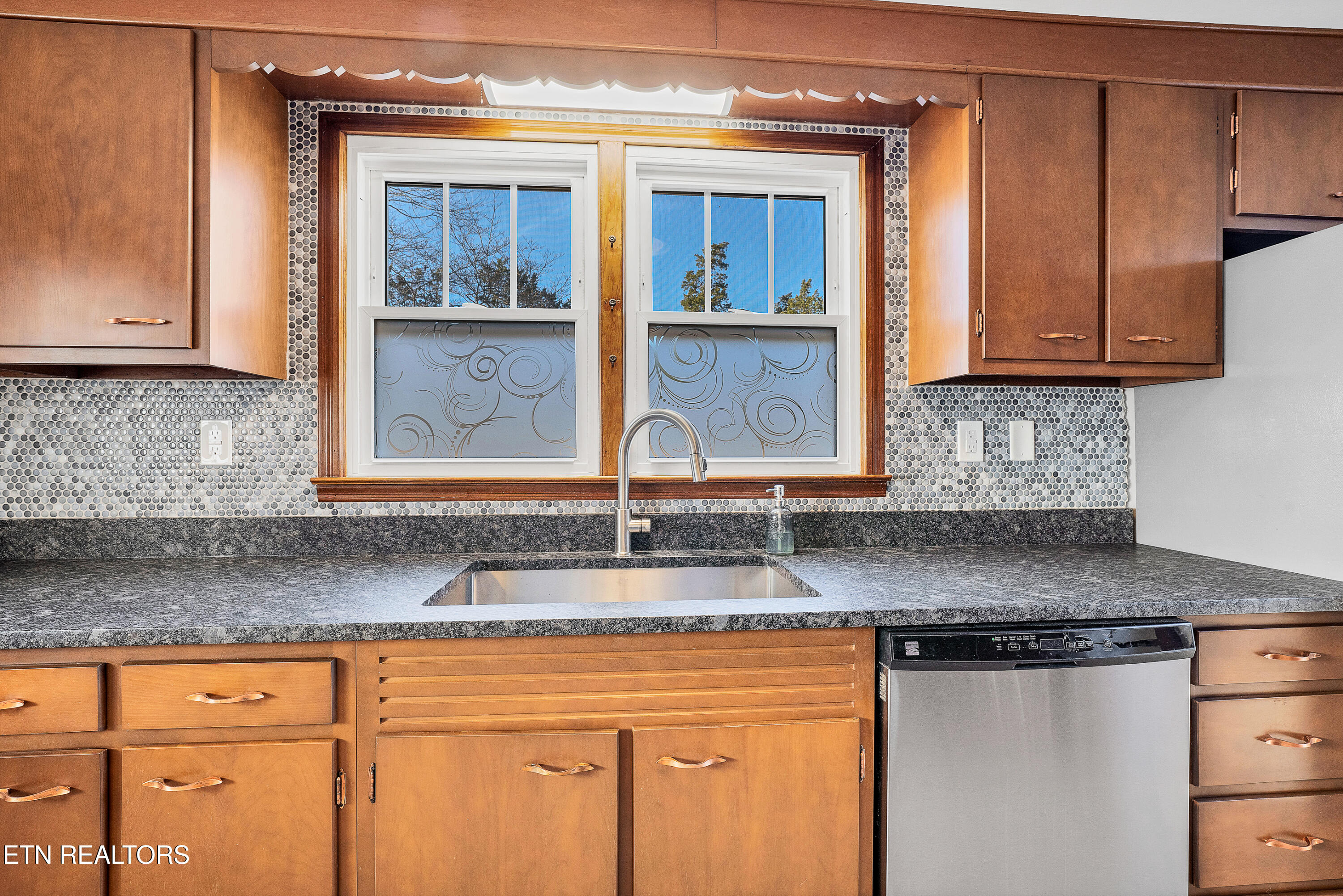 2919 Montvale Road Maryville, TN 37803 - Photo 10 of 45 NEW KITCHEN SINK AND FAWCET