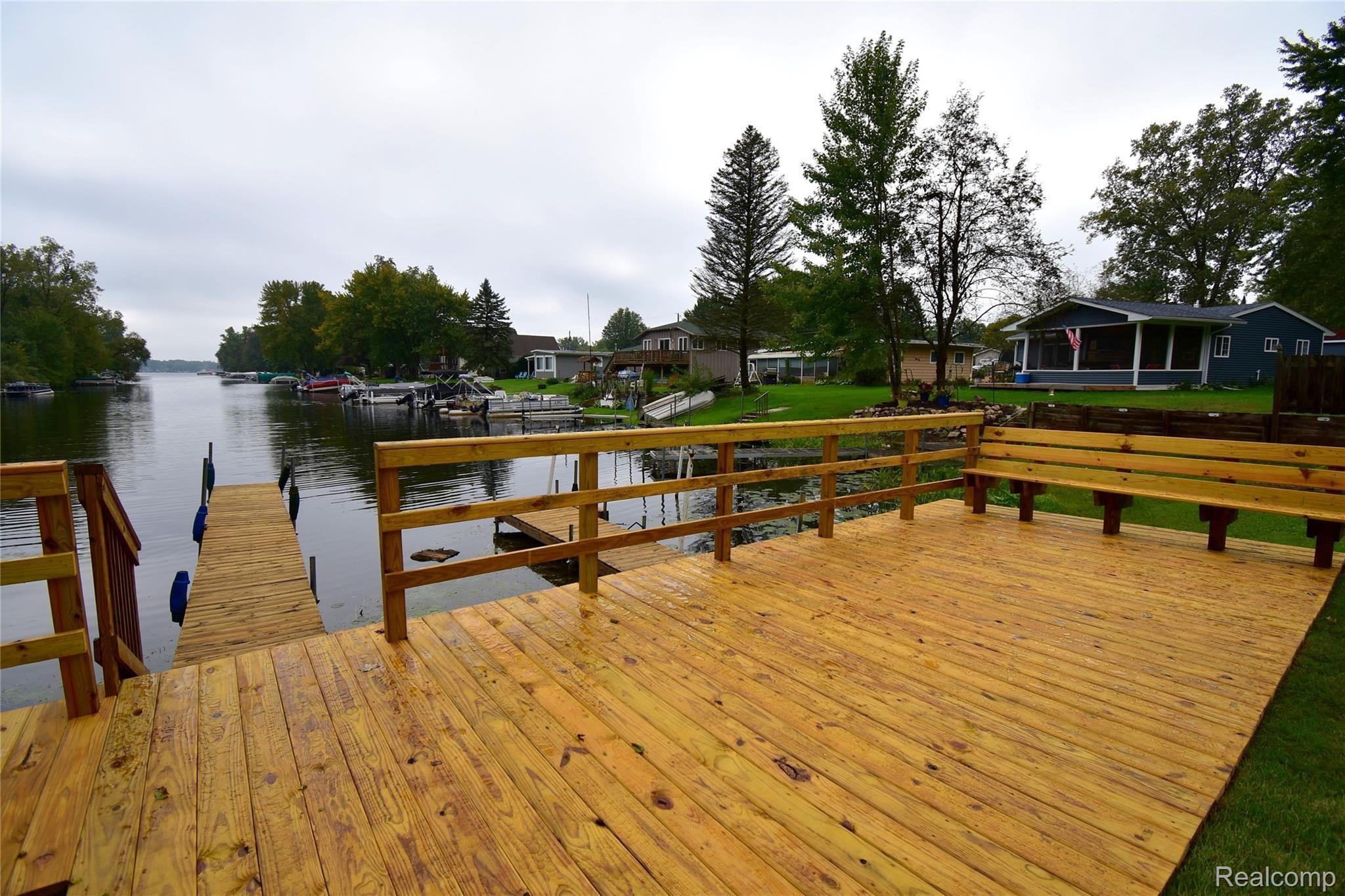 1826 Darwin Road Pinckney, MI 48169 - Photo 24 of 25 22 DECK.JPG