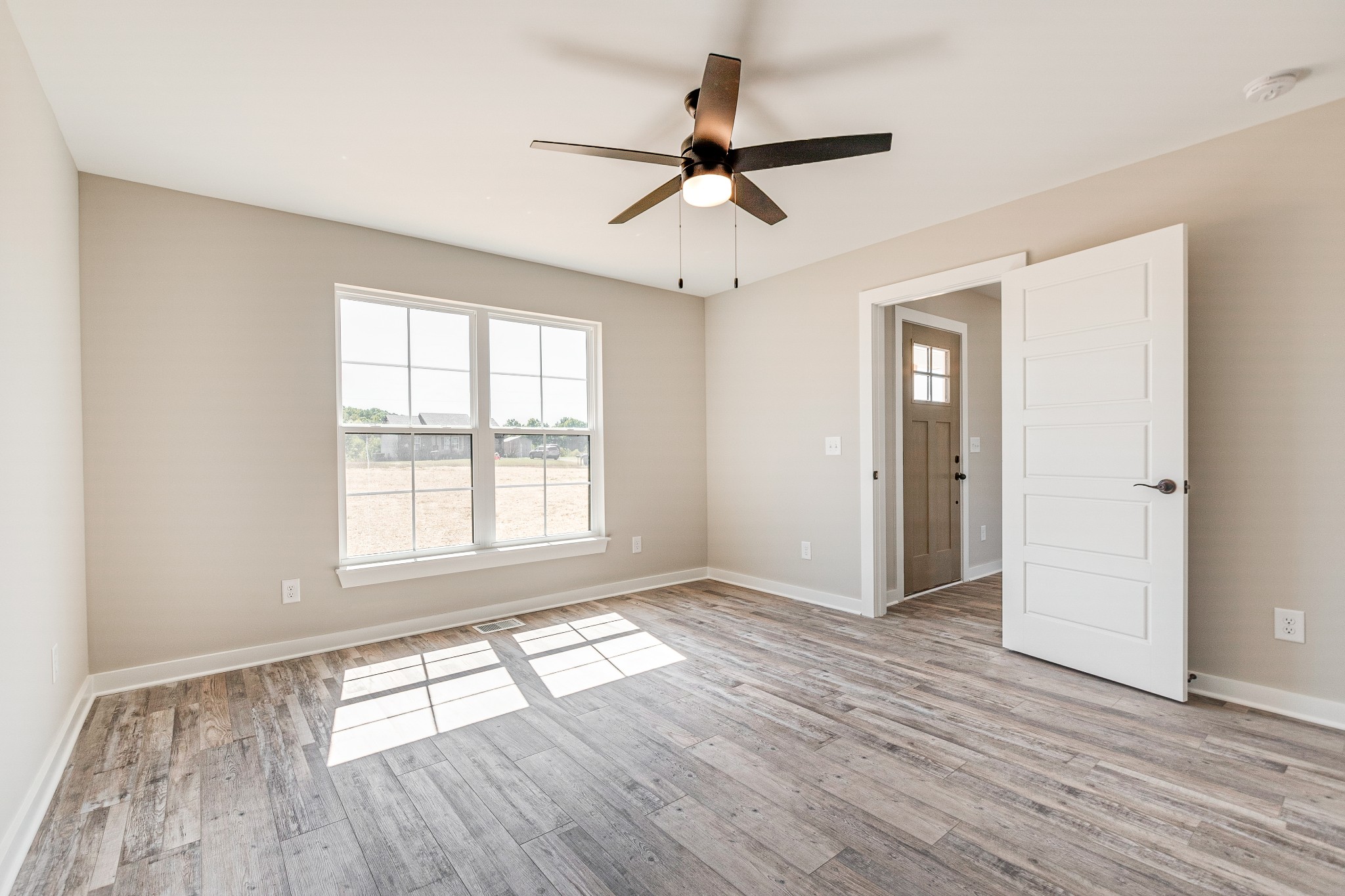 483 Meadows Road Portland, TN 37148 - Photo 19 of 29 a view of empty room with wooden floor and fan