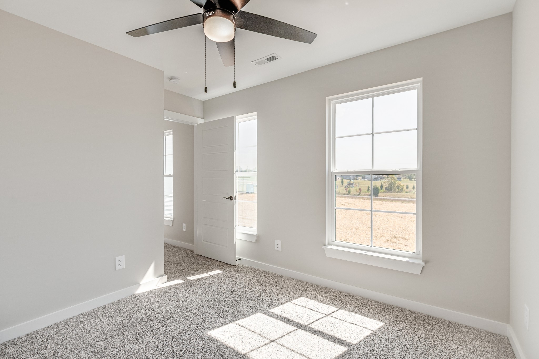 483 Meadows Road Portland, TN 37148 - Photo 23 of 29 an empty room with windows and ceiling fan