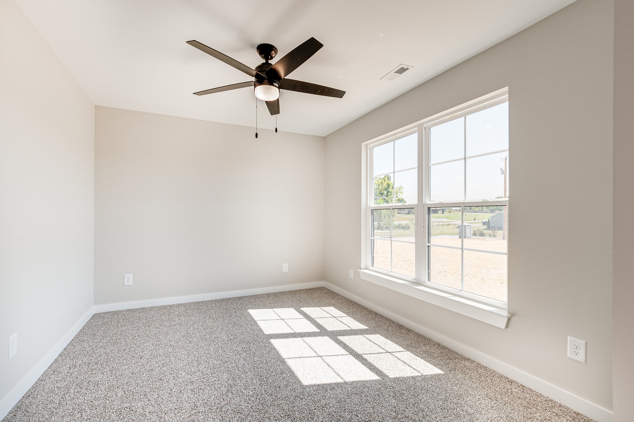 483 Meadows Road Portland, TN 37148 - Photo 25 of 29 an empty room with windows and fan
