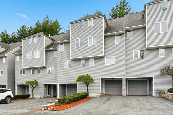 $599,900 | 914 Sherwood Forest Lane, Unit 914, Saugus, MA 01906