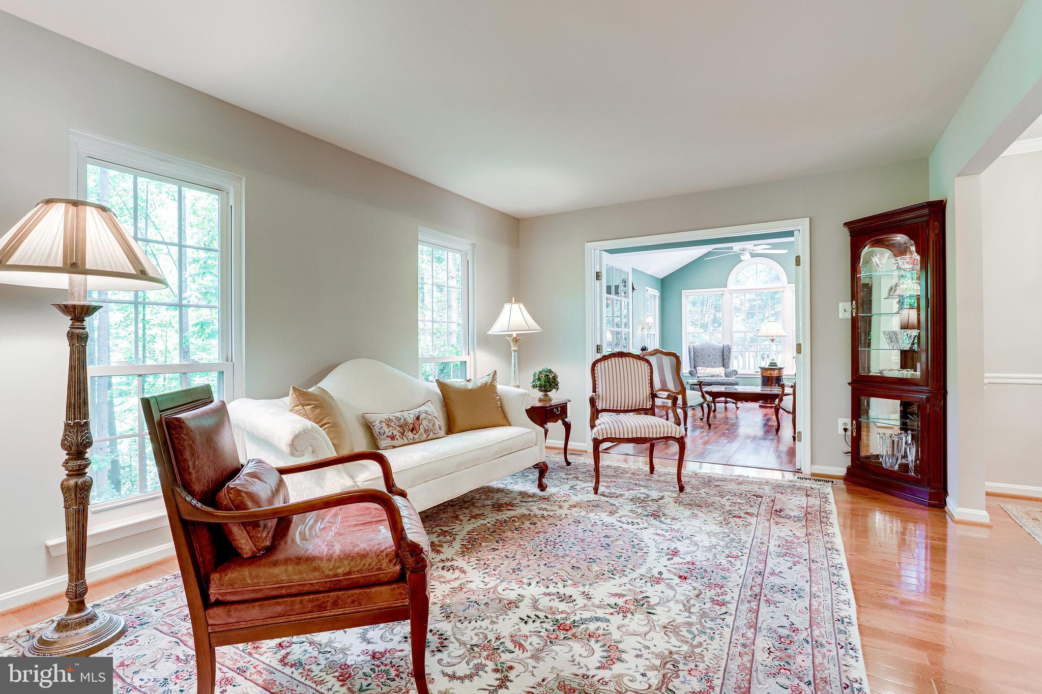 1216 Bishopsgate Way Reston, VA 20194 - Photo 5 of 48 Living Room