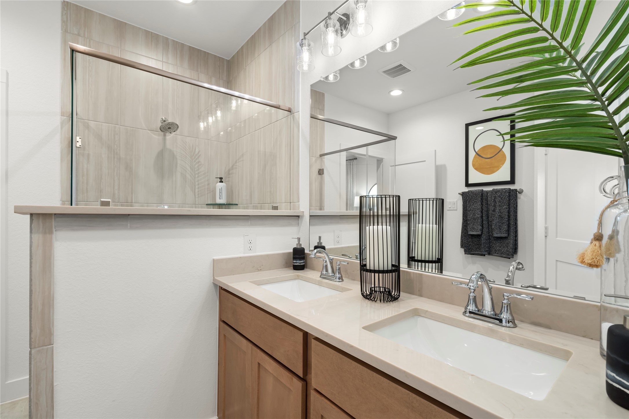 5235 Celestial Court Rosharon, TX 77583 - Photo 29 of 35 Photos are REPRESENTATIVE of the home /floor plan and are NOT of the actual home. Selections, features, and room options may vary. For more info, contact Chesmar Homes.