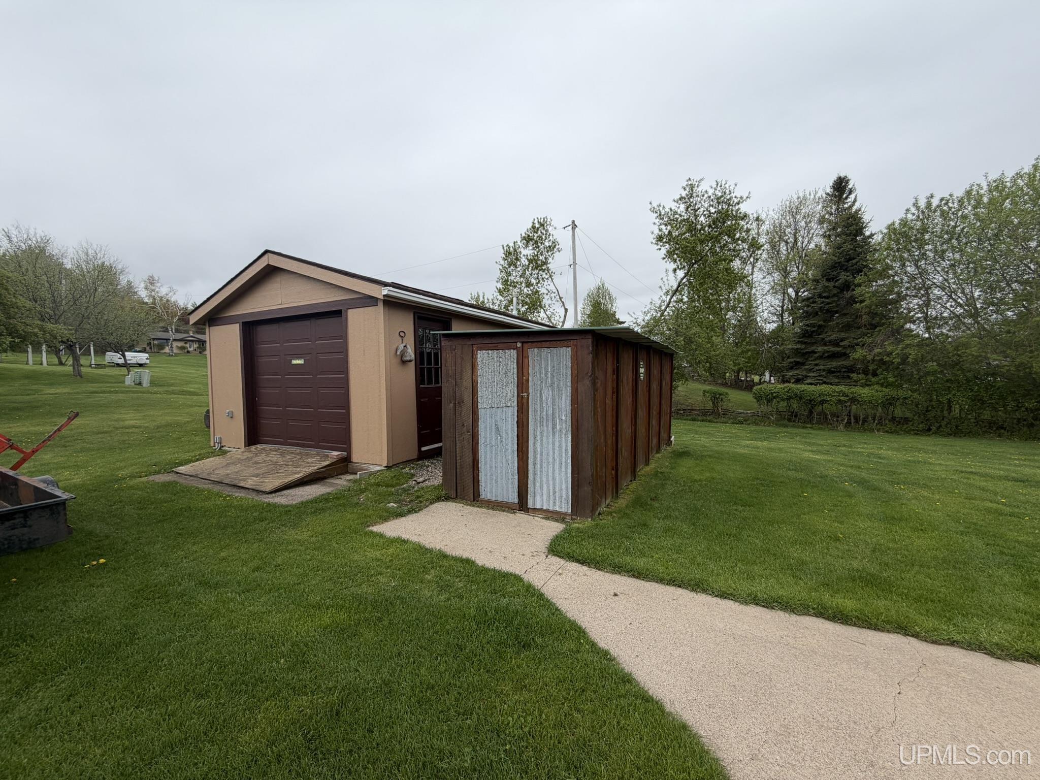 607-609 Kennedy Road Iron Mountain, MI 49801 - Photo 14 of 37