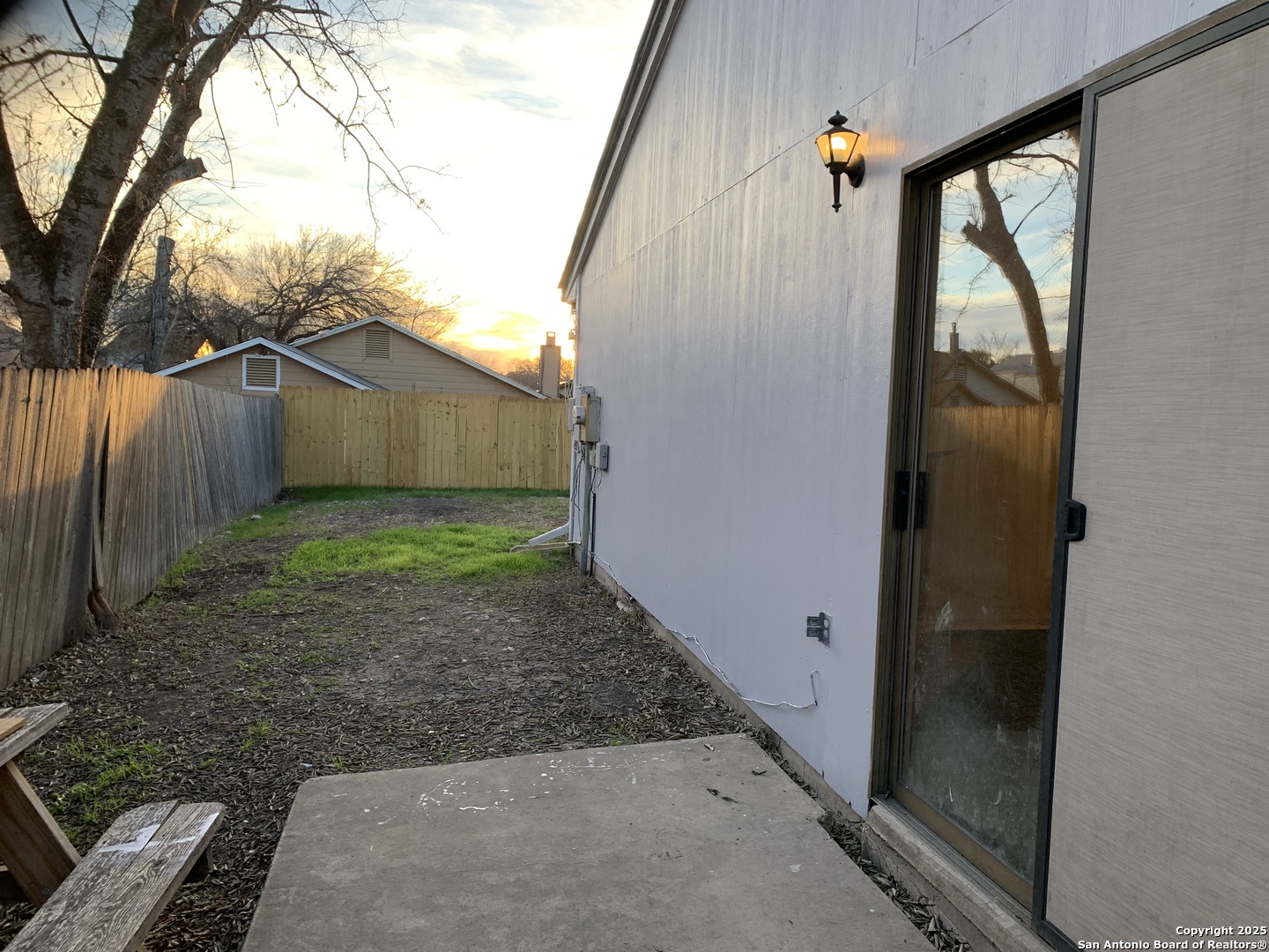 8441 Forest Ridge Drive, Unit 80 San Antonio, TX 78239 - Photo 9 of 10 a view of a backyard of the house