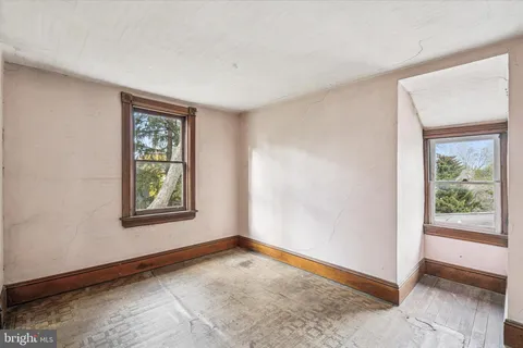 a view of a garage room