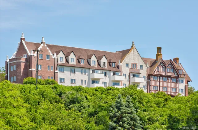 $675,000 | 236 Edgemere Street, Unit 223, Montauk, NY 11954