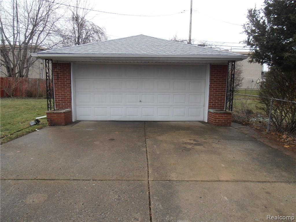 27690 Jean Road Warren, MI 48093 - Photo 5 of 36 2 Car all brick garage with new roof, glass block windows and planter boxes!