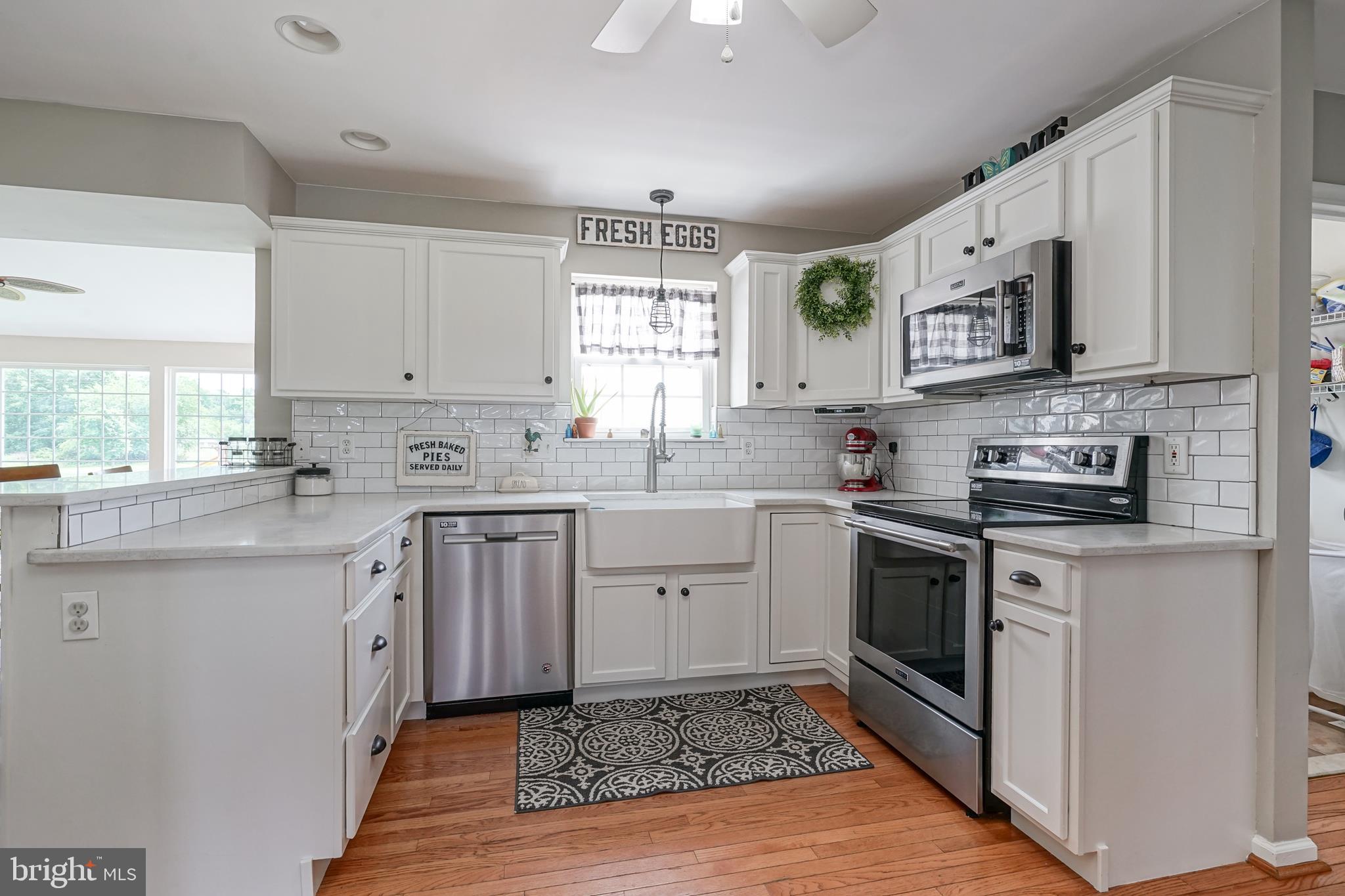 5312 Lake Road Newfield, NJ 08344 - Photo 13 of 37 Kitchen w/ Hardwood Floors