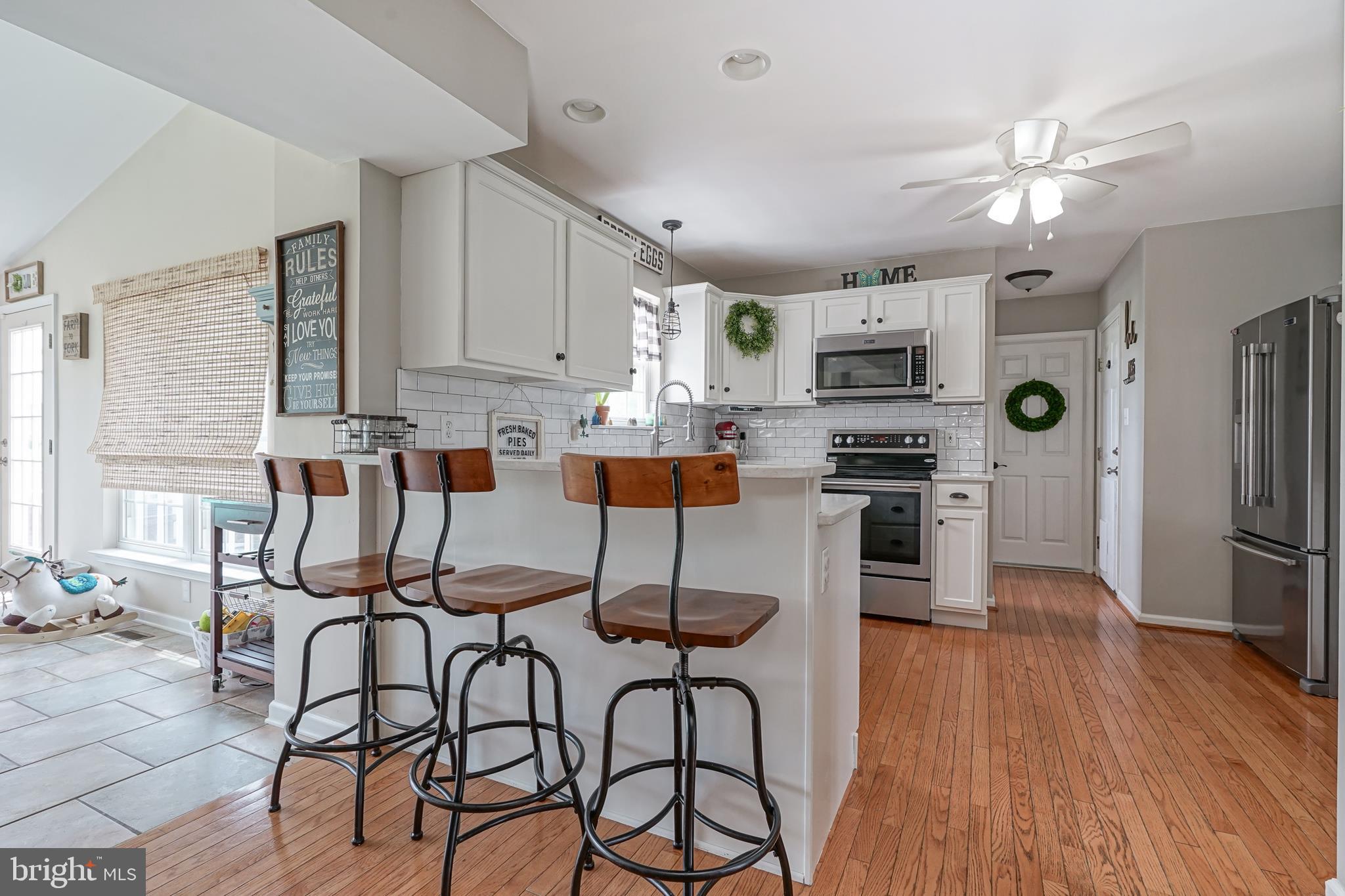 5312 Lake Road Newfield, NJ 08344 - Photo 16 of 37 Kitchen w/ Breakfast Bar